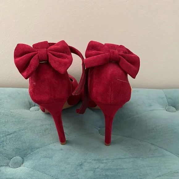 Red Heels - Picture 2 of 4